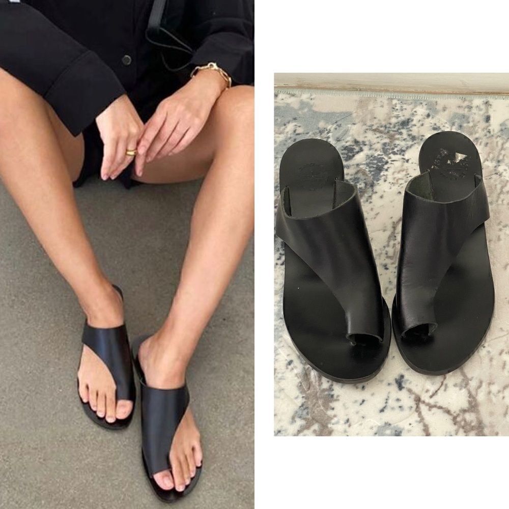 Minimalist Black Leather Toe Loop Sandals - Women